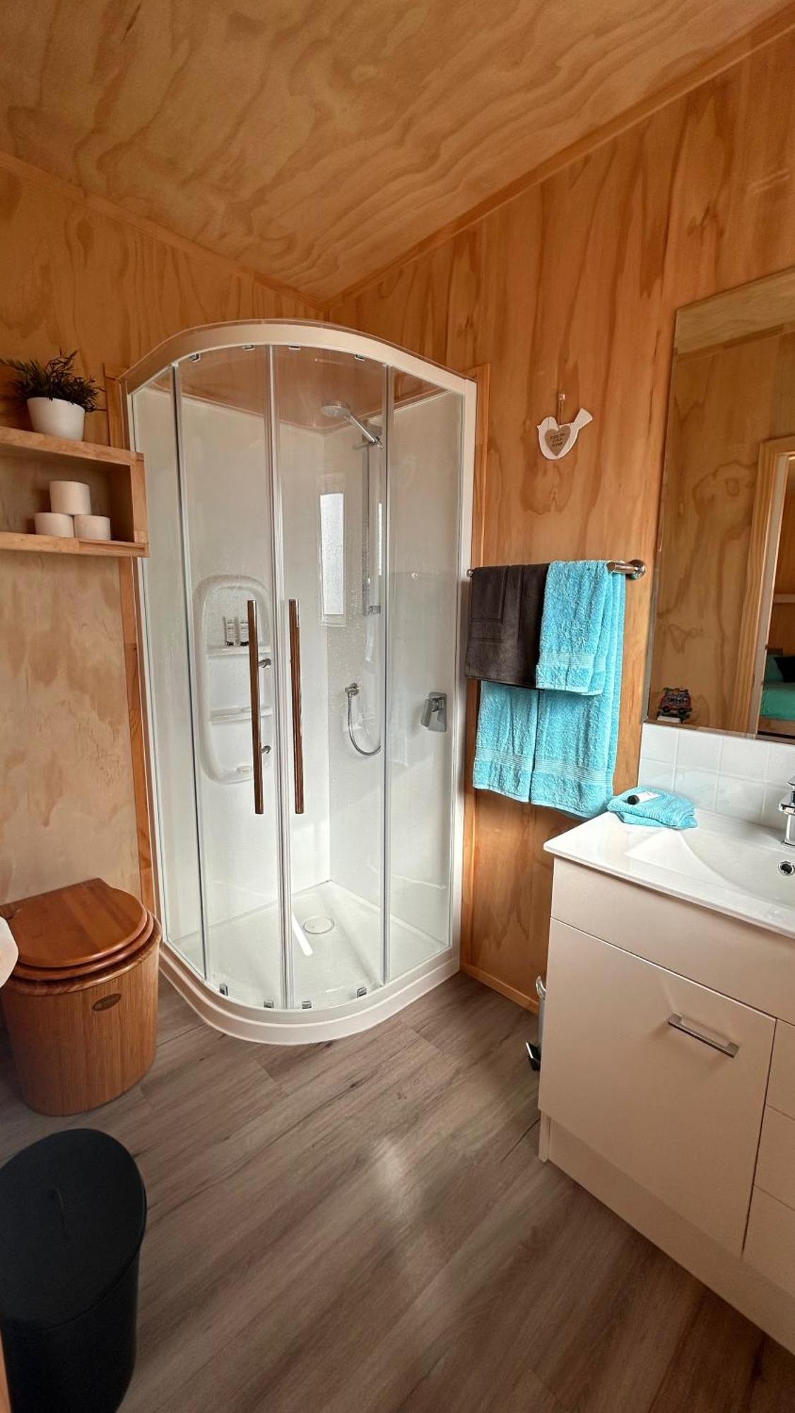 Cosy Tiny Container Cabin Carterton エクステリア 写真