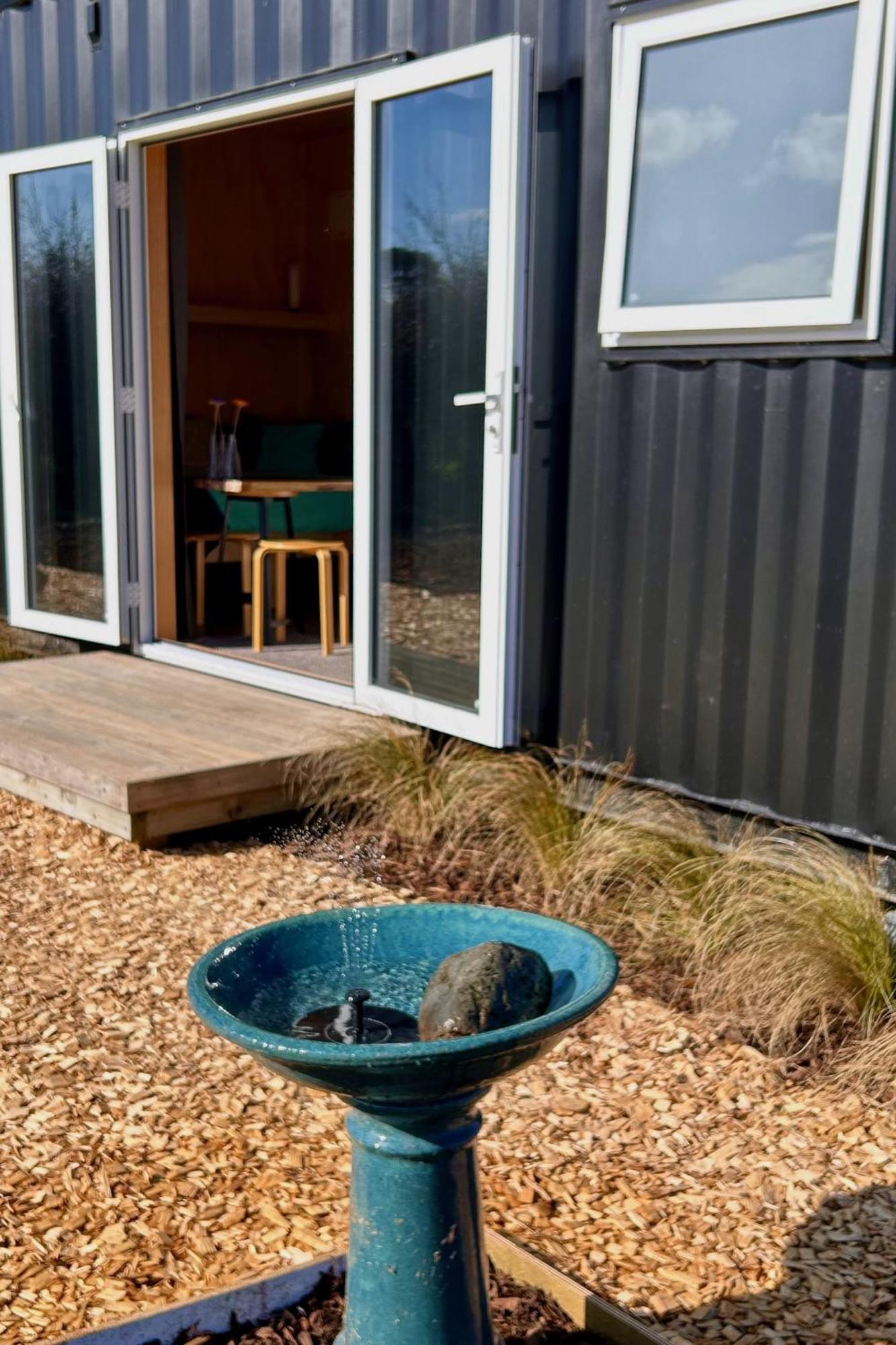 Cosy Tiny Container Cabin Carterton エクステリア 写真