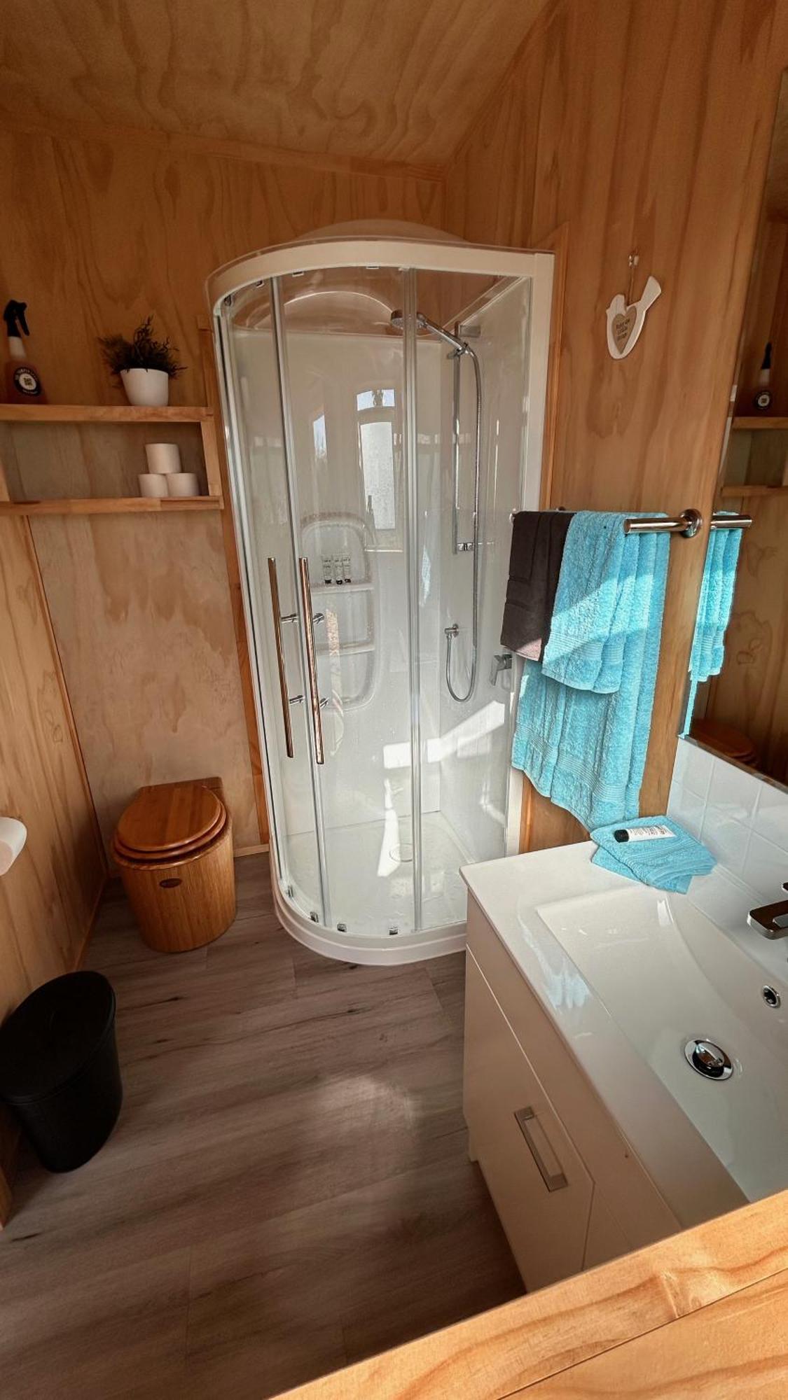 Cosy Tiny Container Cabin Carterton エクステリア 写真